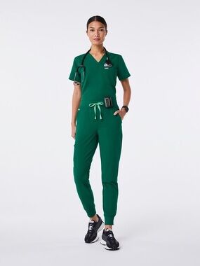 FIGS Women's Hunter Green Scrub set. SOLD OUT ONLINE!!!